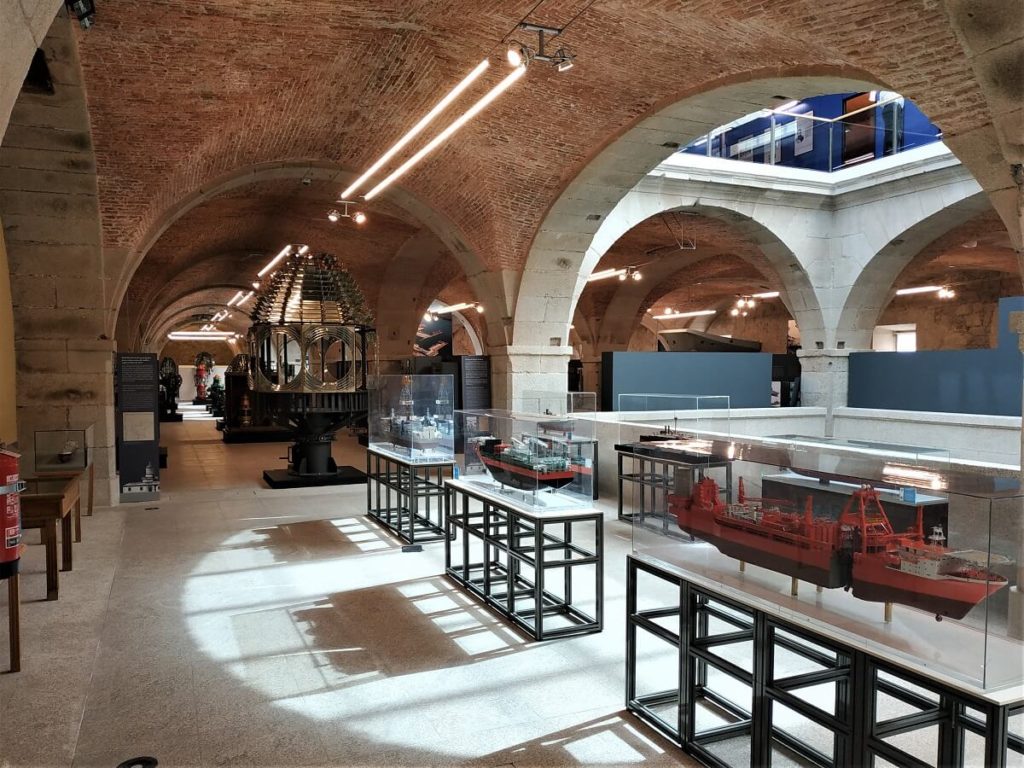 Maquetas buques y faros del Estado