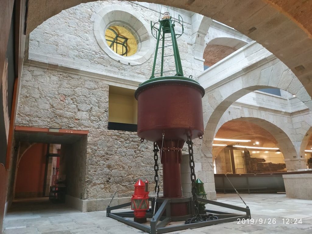 Baliza del patio interior del museo